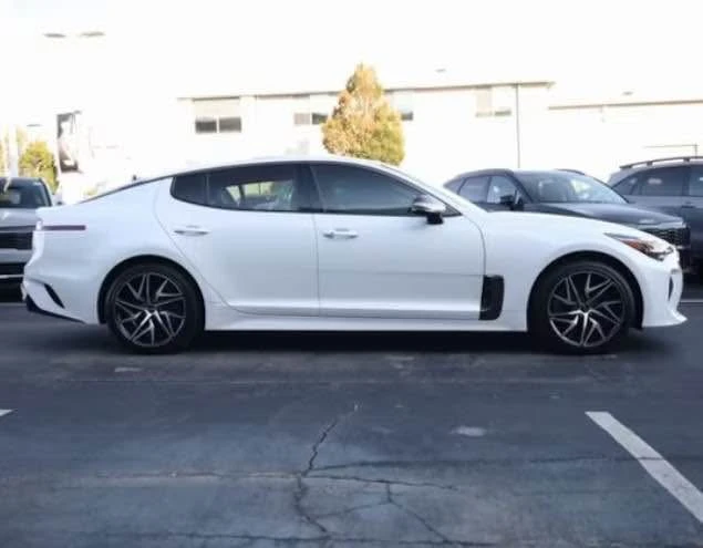 2023 Kia Stinger - Image 3 of 7