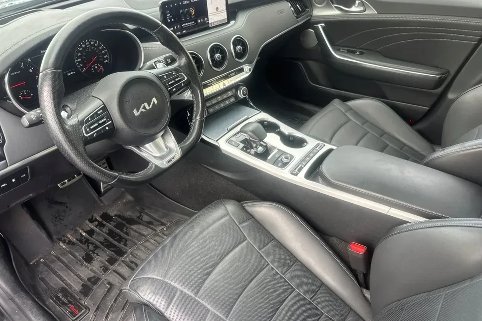 2023 Kia Stinger GT - Image 10 of 13