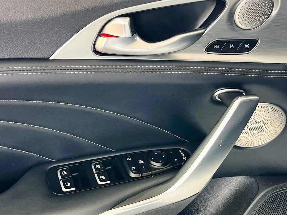 2023 Kia Stinger GT - Image 18 of 20