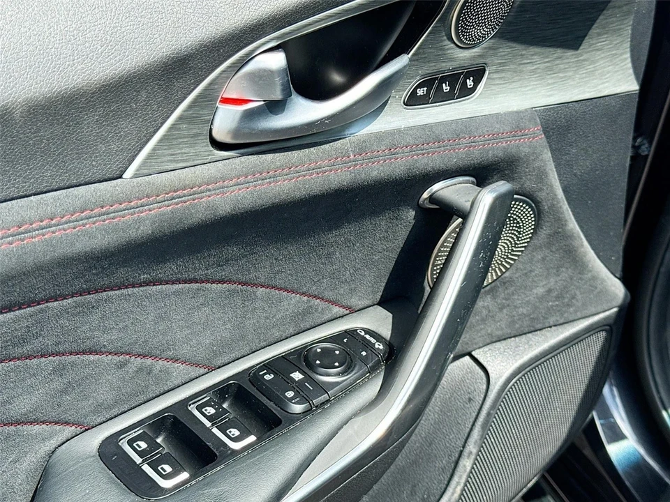 2023 Kia Stinger GT - Image 18 of 21