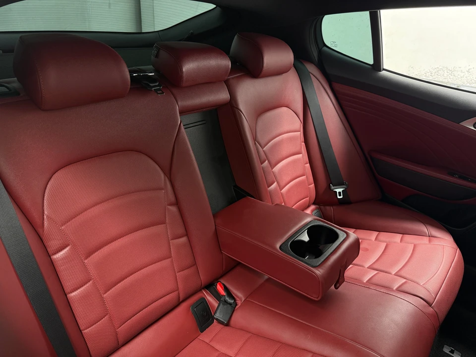2023 Kia Stinger GT - Image 9 of 31