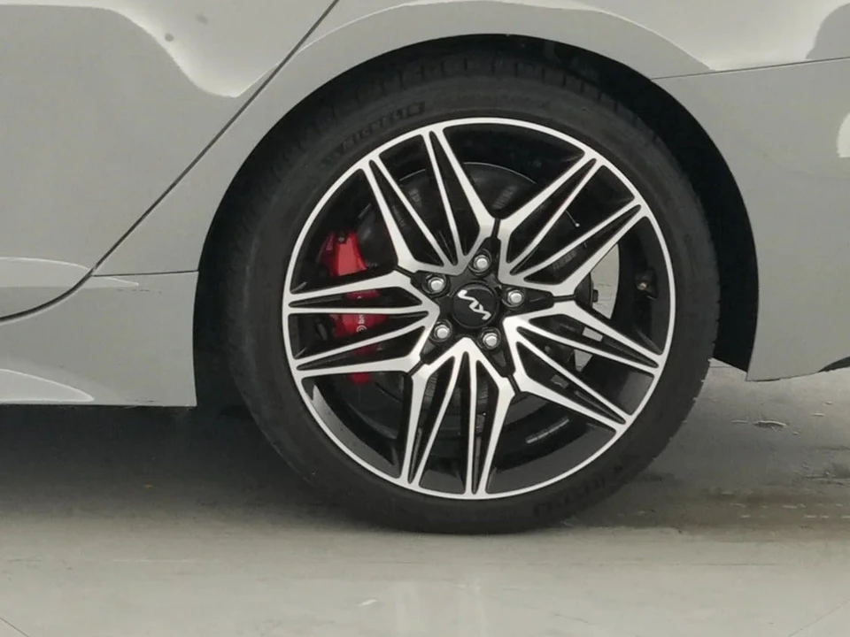 2023 Kia Stinger GT - Image 23 of 31