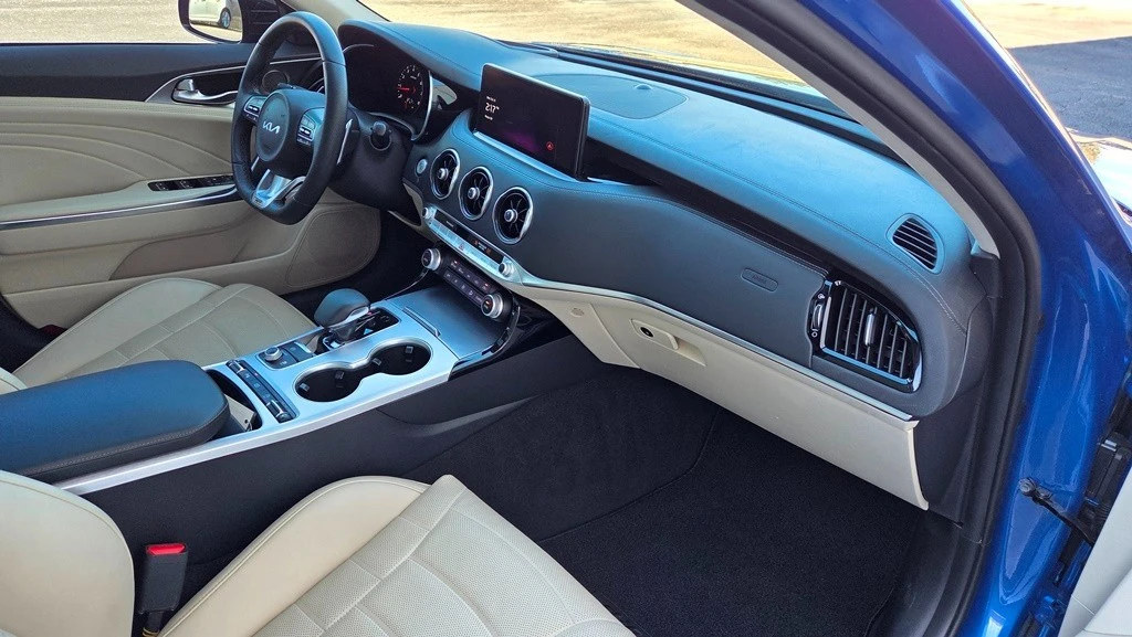2023 Kia Stinger GT - Image 19 of 21