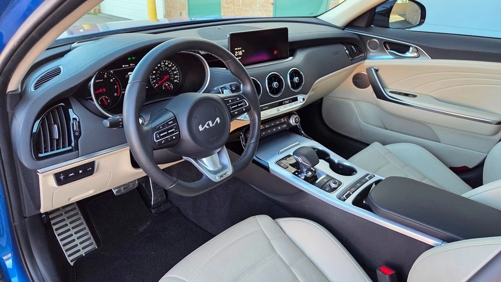 2023 Kia Stinger GT - Image 12 of 21
