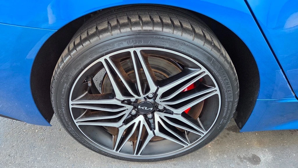 2023 Kia Stinger GT - Image 10 of 21