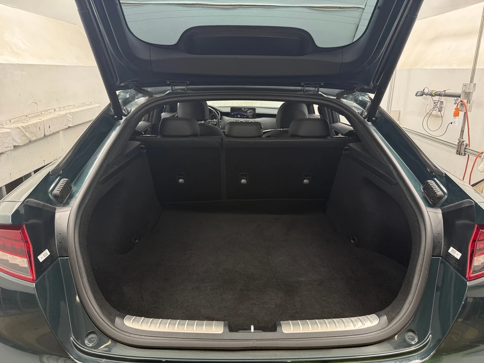 2023 Kia Stinger GT - Image 10 of 31