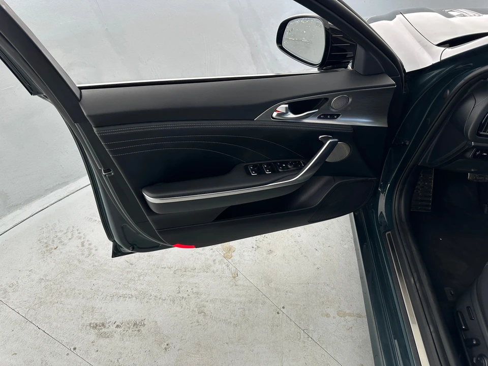 2023 Kia Stinger GT - Image 4 of 31