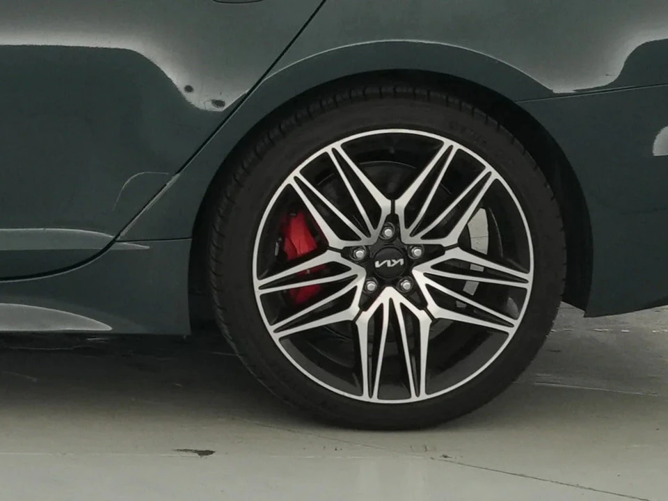 2023 Kia Stinger GT - Image 24 of 31