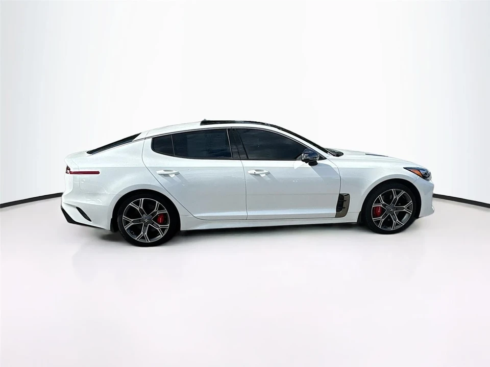 2023 Kia Stinger GT - Image 8 of 16