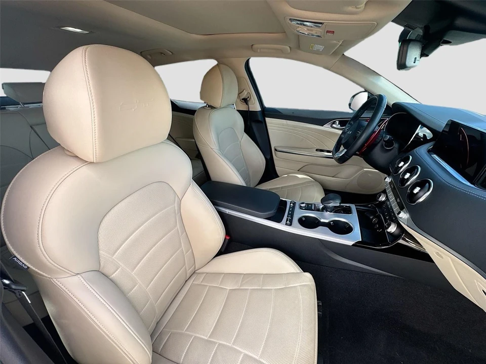 2023 Kia Stinger GT - Image 10 of 16