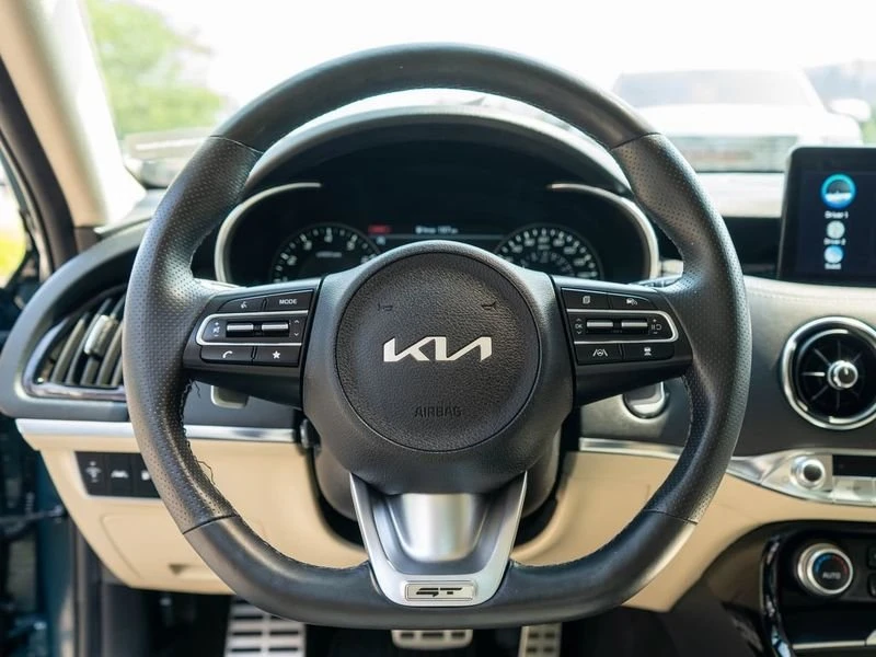 2023 Kia Stinger GT - Image 15 of 17