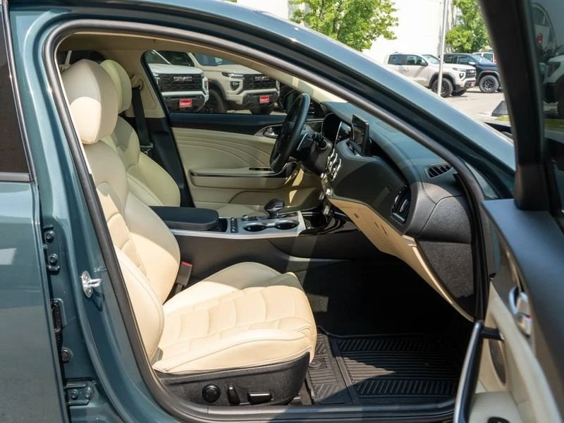 2023 Kia Stinger GT - Image 9 of 17