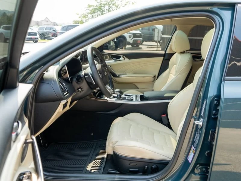2023 Kia Stinger GT - Image 10 of 17