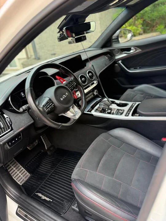 2023 Kia Stinger GT - Image 16 of 18