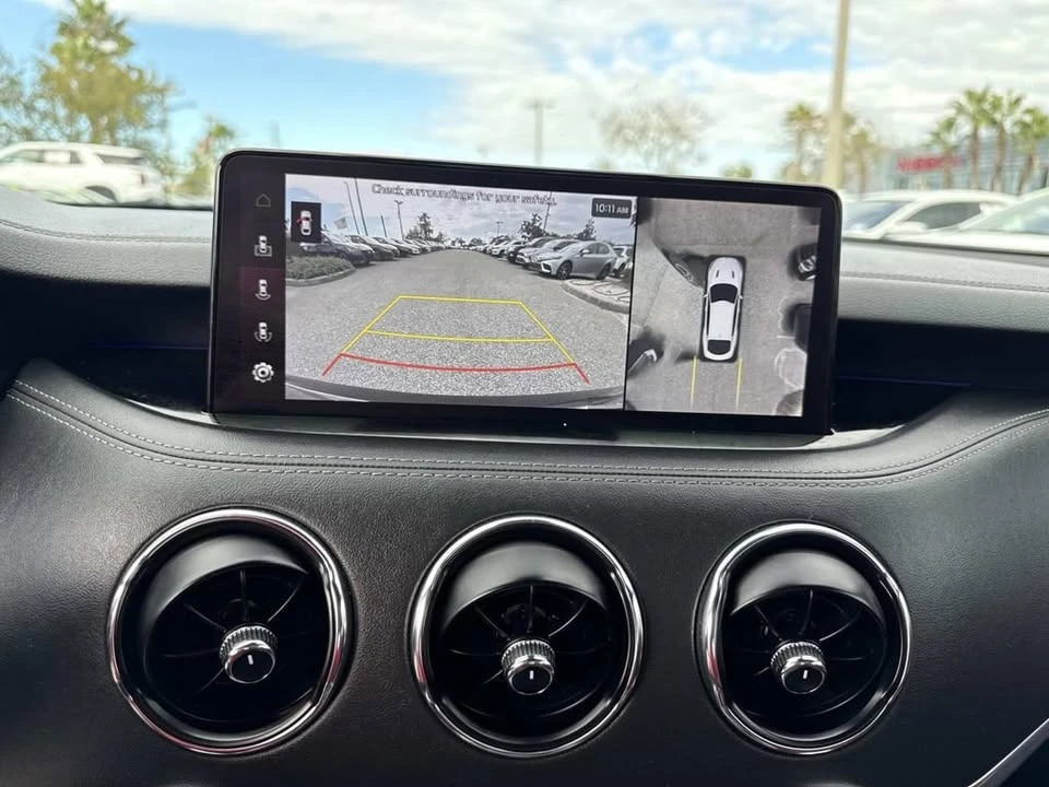 2023 Kia Stinger - Image 15 of 18
