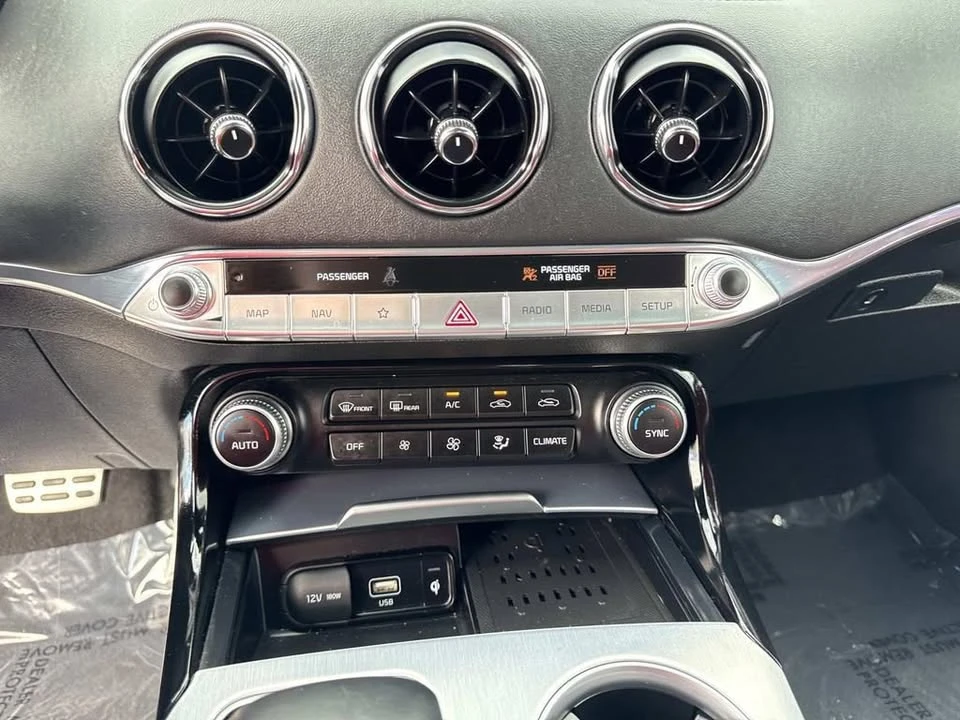 2023 Kia Stinger - Image 14 of 18