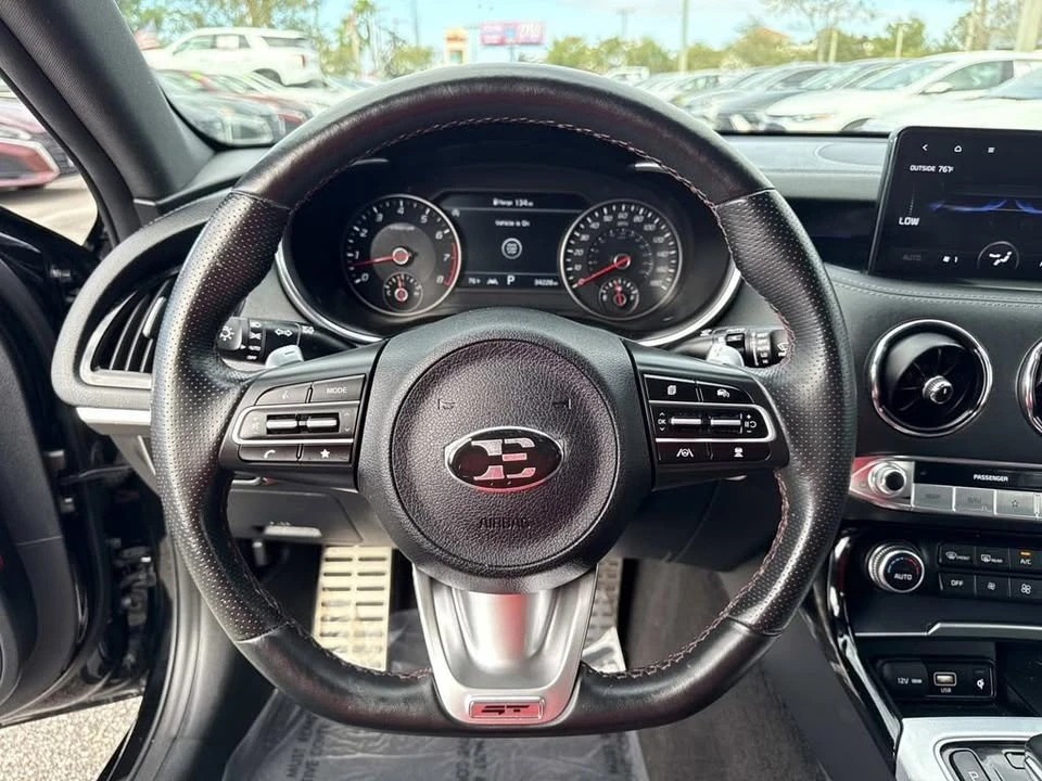 2023 Kia Stinger - Image 16 of 18
