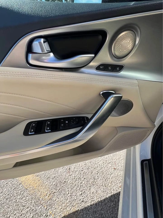 2023 Kia Stinger GT - Image 8 of 14