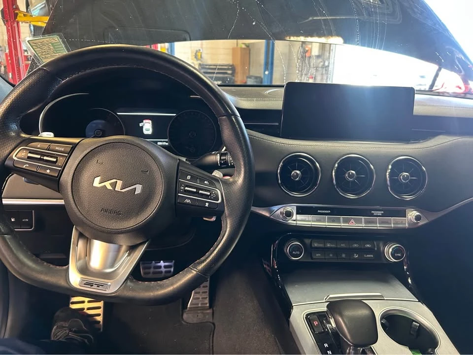 2023 Kia Stinger GT - Image 6 of 7