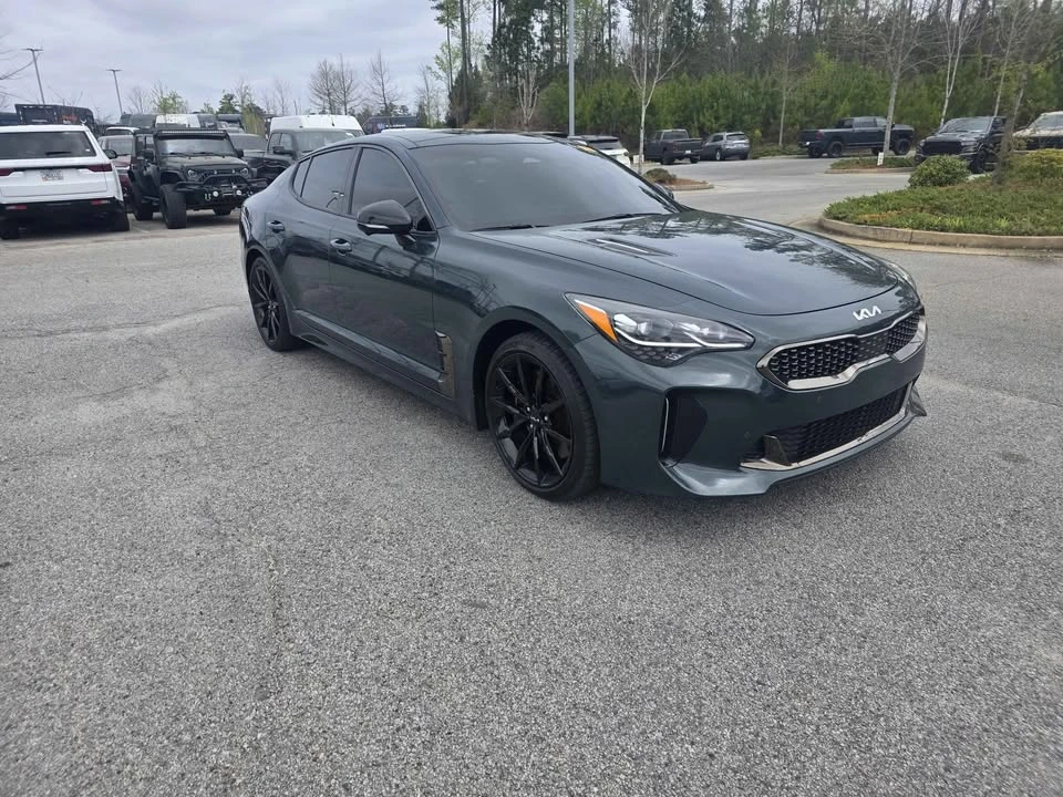 2023 Kia - Image 2 of 13