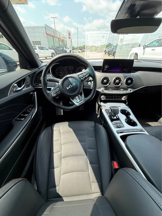 2023 Kia Stinger GT - Image 11 of 16
