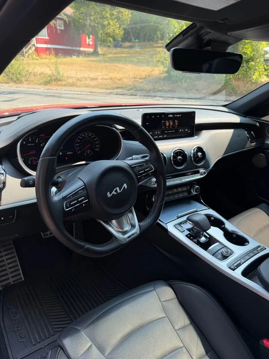 2023 Kia Stinger GT - Image 10 of 19