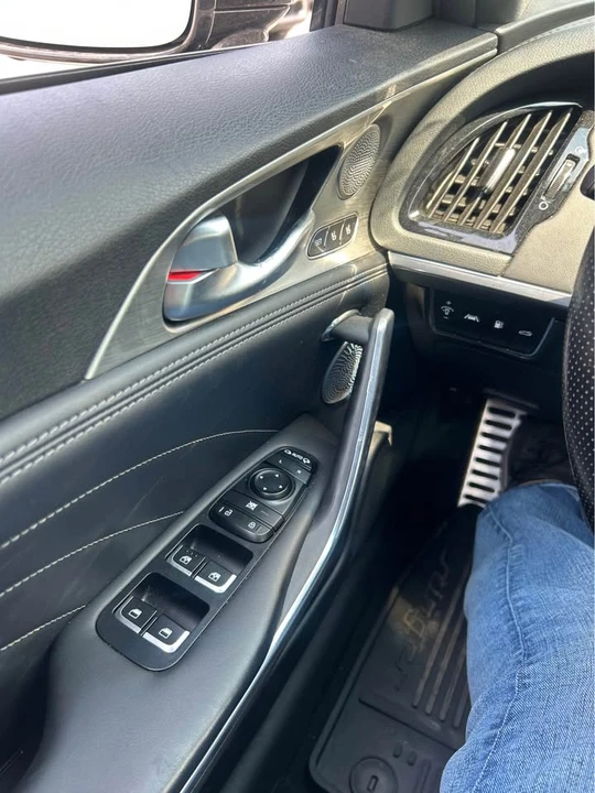 2023 Kia Stinger GT - Image 10 of 18