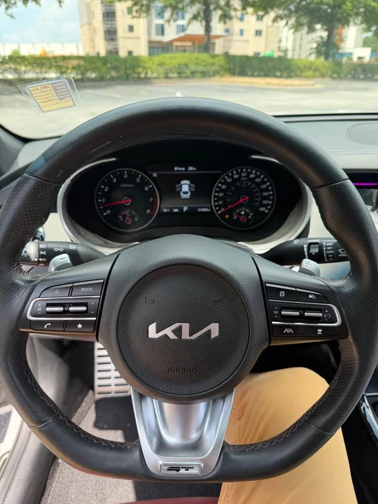 2023 Kia Stinger GT - Image 10 of 13