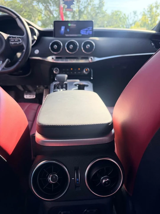 2023 Kia Stinger GT - Image 9 of 13