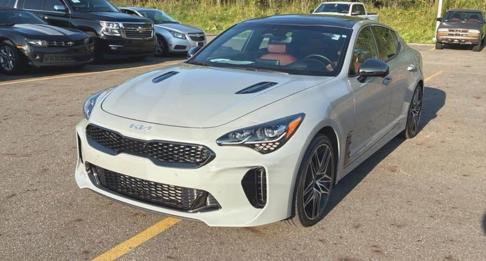 2023 Kia Stinger GT - Image 2 of 8