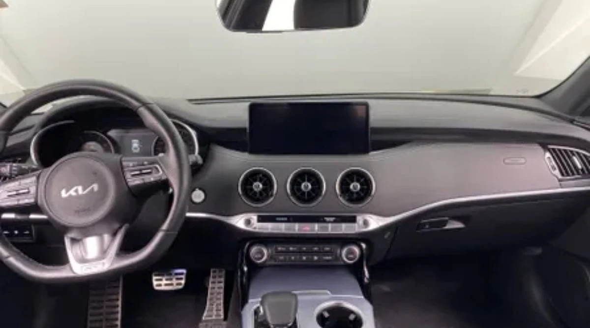 2023 Kia Stinger GT - Image 16 of 24