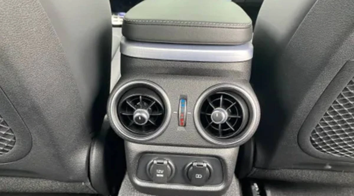 2023 Kia Stinger GT - Image 13 of 24