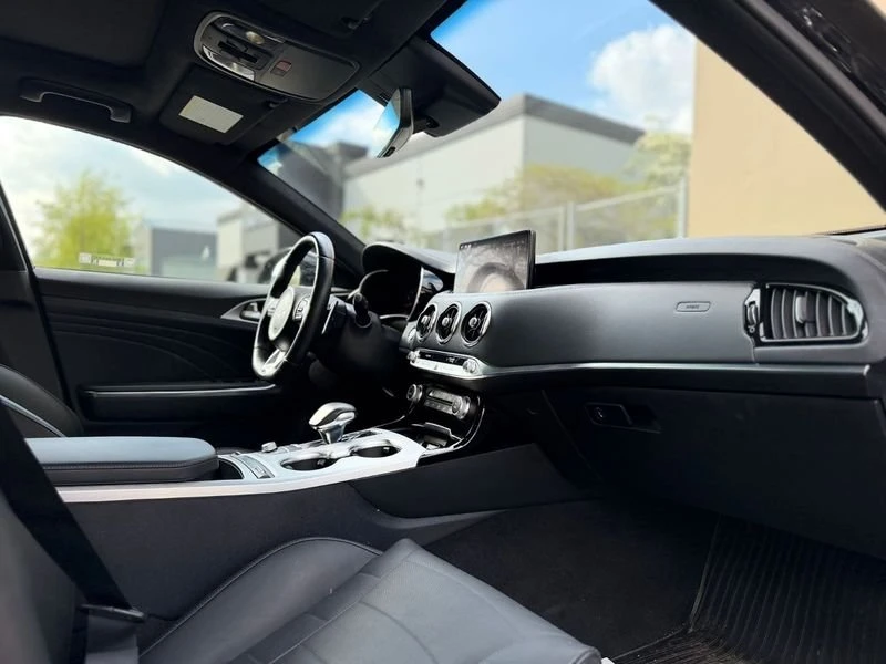 2023 Kia Stinger GT - Image 10 of 20