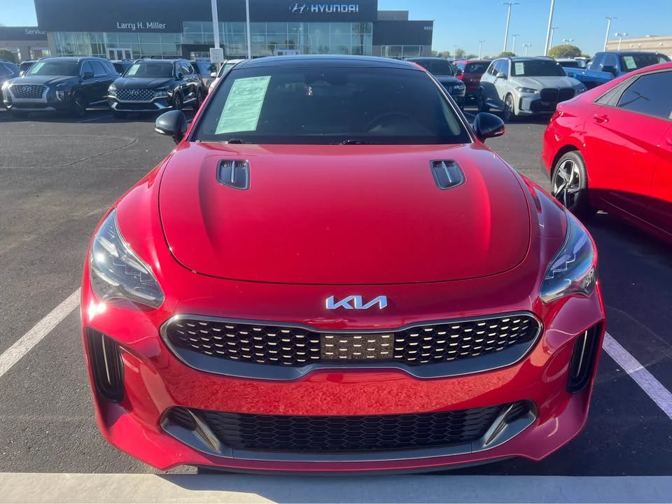 2023 Kia Stinger - Image 2 of 9