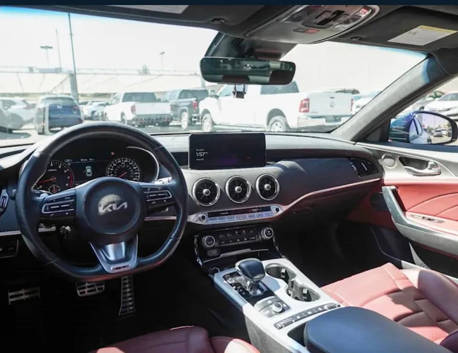 2023 Kia Stinger - Image 8 of 11