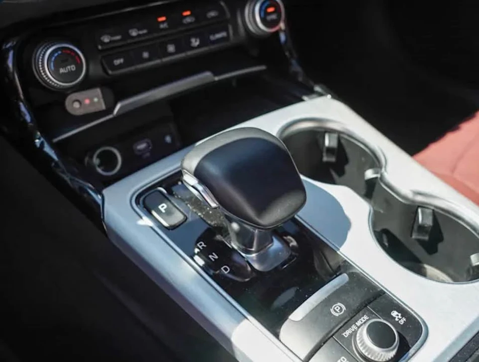 2023 Kia Stinger - Image 9 of 11