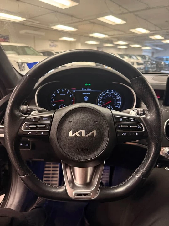 2023 Kia Stinger - Image 11 of 16