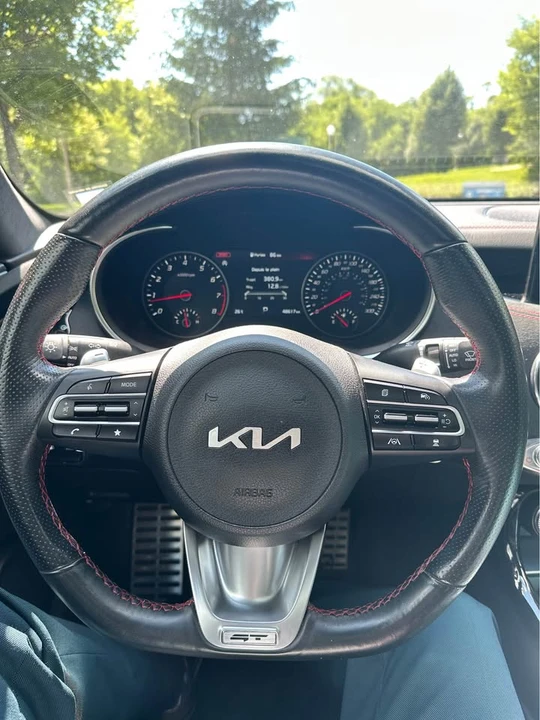 2023 Kia Stinger - Image 9 of 10