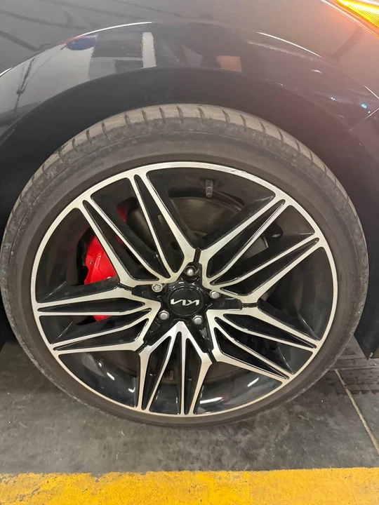 2023 Kia Stinger - Image 14 of 16