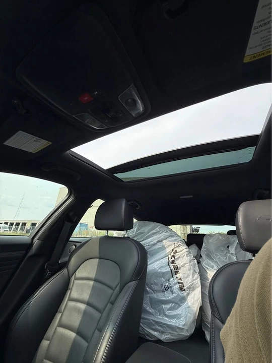 2023 Kia Stinger - Image 18 of 20