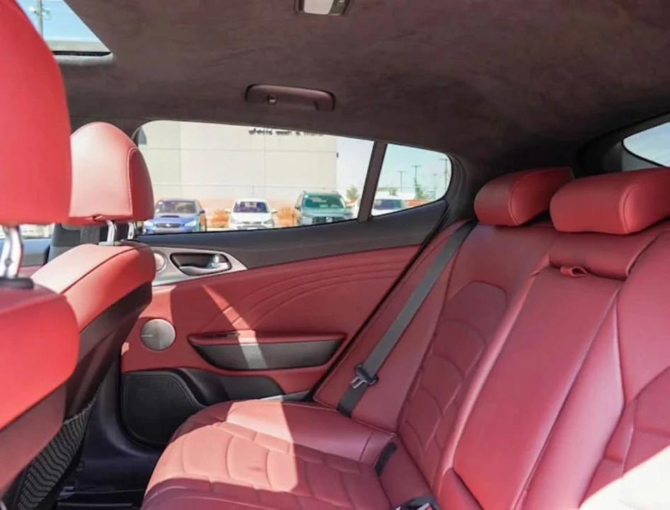 2023 Kia Stinger - Image 10 of 11