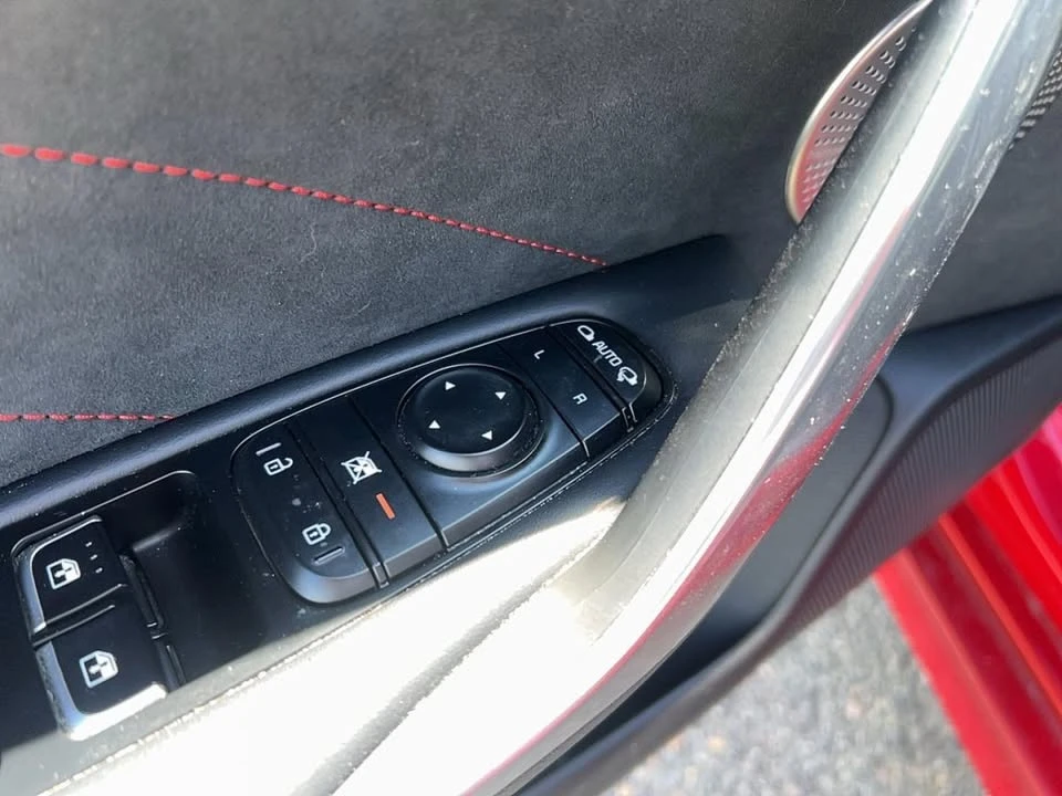 2023 Kia Stinger - Image 15 of 20