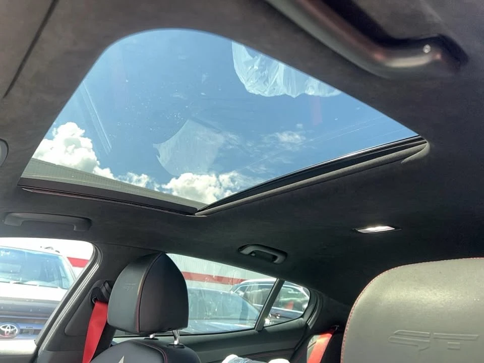 2023 Kia Stinger - Image 10 of 20