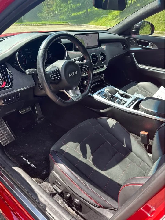 2023 Kia Stinger - Image 8 of 10