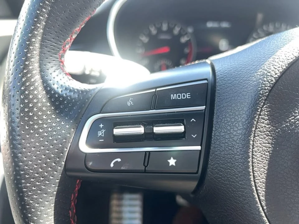 2023 Kia Stinger - Image 18 of 20