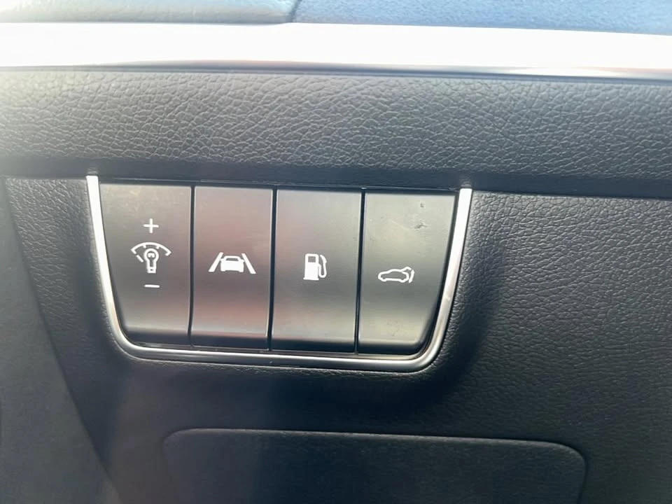 2023 Kia Stinger - Image 17 of 20