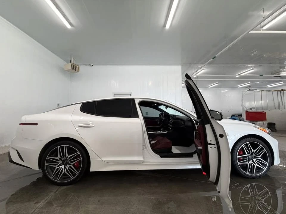 2023 Kia Stinger - Image 9 of 10