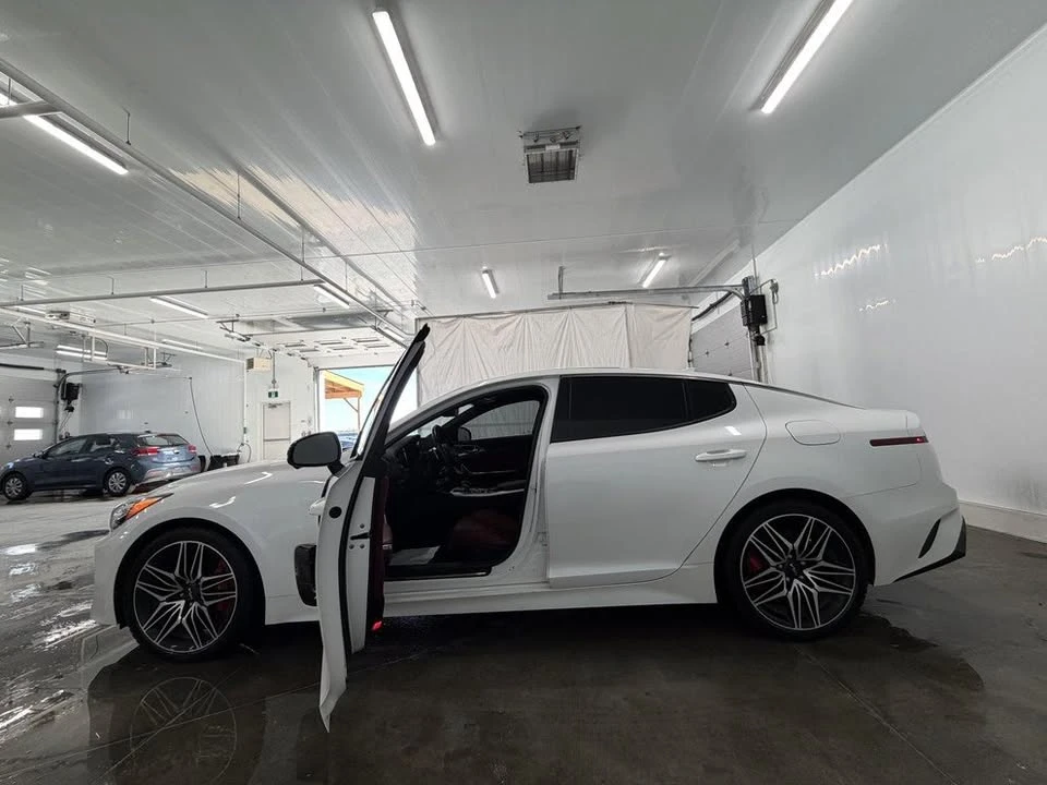 2023 Kia Stinger - Image 3 of 10