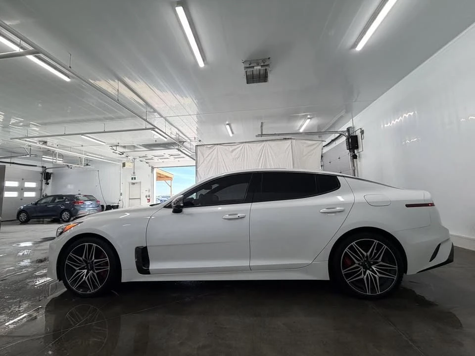 2023 Kia Stinger - Image 2 of 10