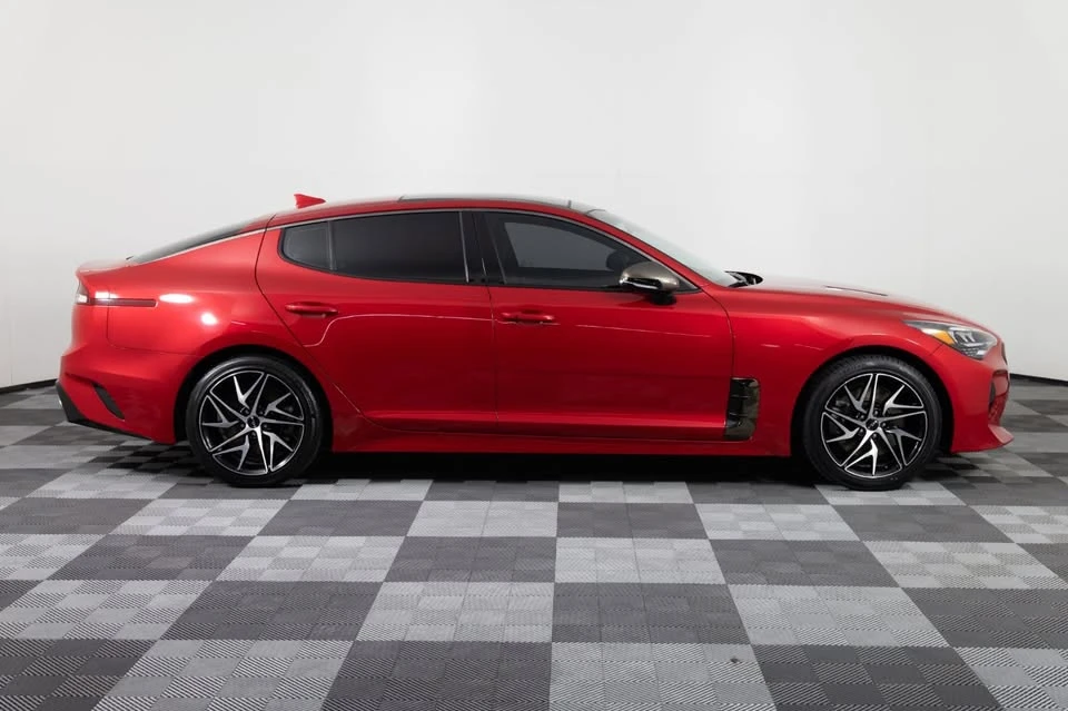 2023 Kia Stinger - Image 9 of 20